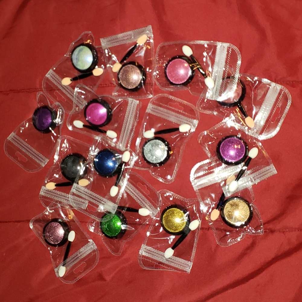 14 eye shadows